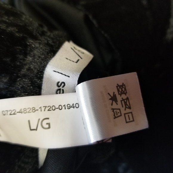 Bluenotes Capri Leggings Velvet Material  Women Size Large (but more like Med.) - Picture 3 of 4